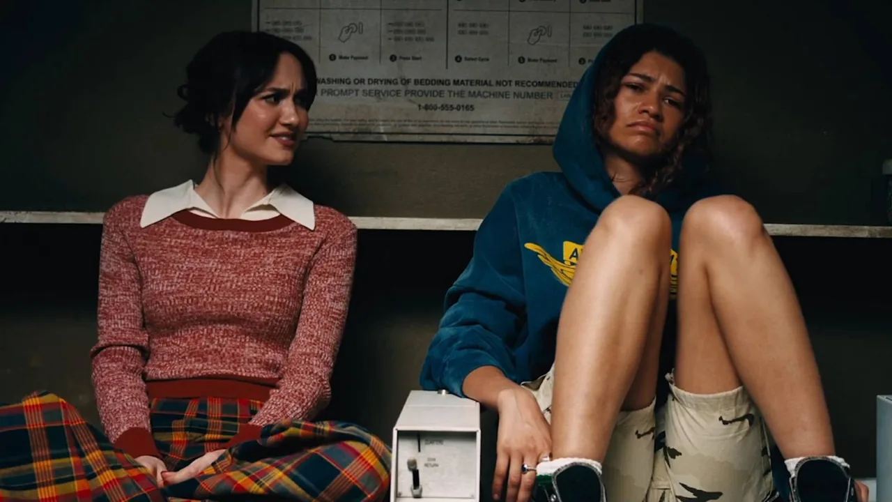 maude apatow and zendaya sit on ve7m.1280