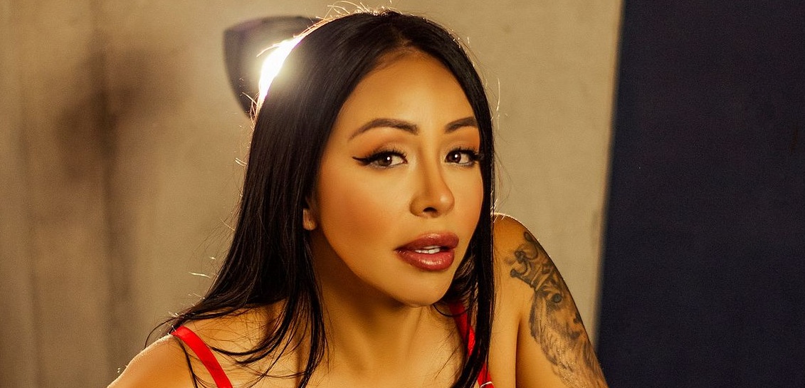 mariana sandoval se posiciona por su autenticidad y fuerza frente a cámara