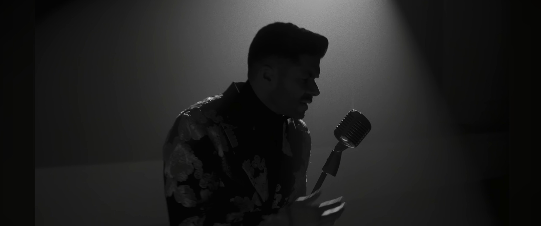 jerry rivera enciende la pista global con su nuevo hit “es una locura”